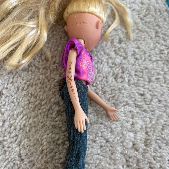 Bratz Doll Cloe Genie Magic in Different Clothes 2001 Blonde Blue Eyes Hair Cut? - Picture 9 of 10